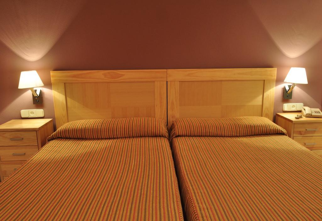 Hotel Los Rosales Almansa Zimmer foto