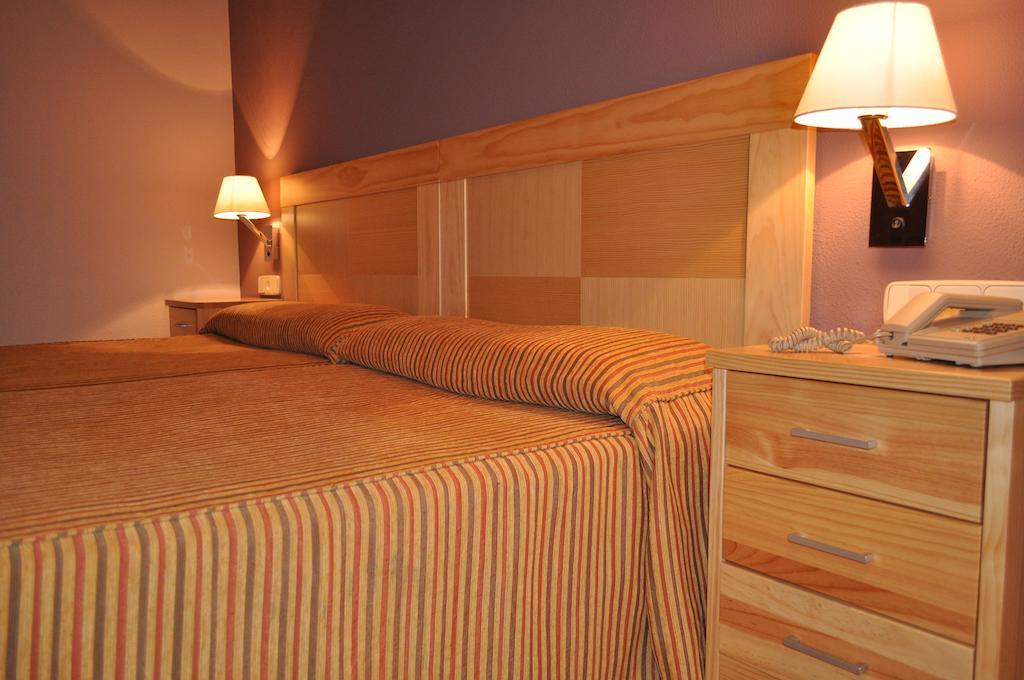 Hotel Los Rosales Almansa Zimmer foto